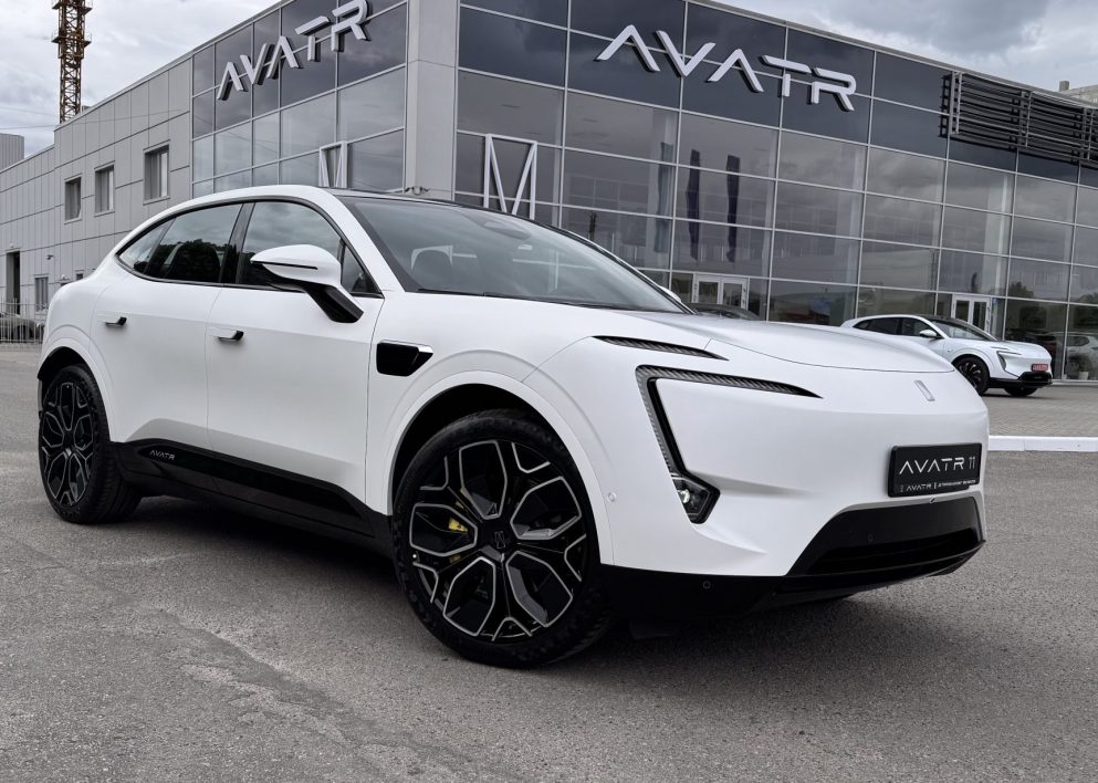 AVATR 11 5 seats AWD EV