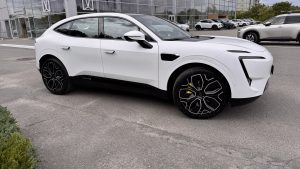 AVATR 11 5 seats AWD EV
