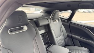 AVATR 11 5 seats AWD EV