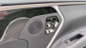 AVATR 11 5 seats AWD EV